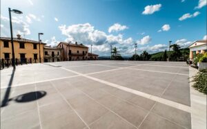 pavimentazioni per piazze pubbliche con Grestone® Urban Pavings pietre ceramiche in gres porcellanato ecologico